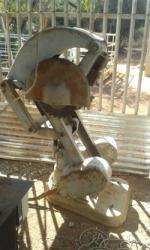 Pendullum wood saw